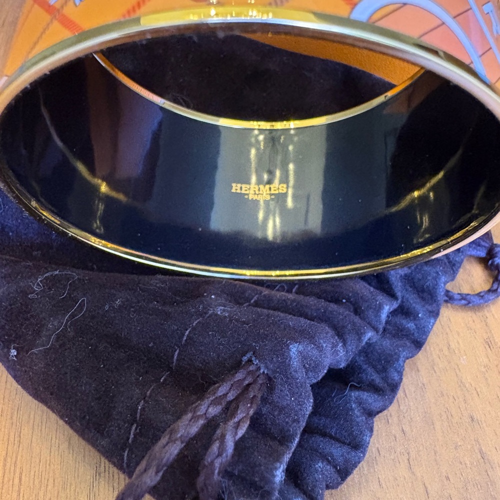 Hermès Sellier Paris Equestrian Orange Bracelet - Gold Trim and Black Interior. - Picture 4 of 4